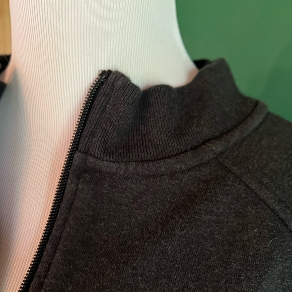 Public Rec 1/4 zip gray top - Picture 5 of 6